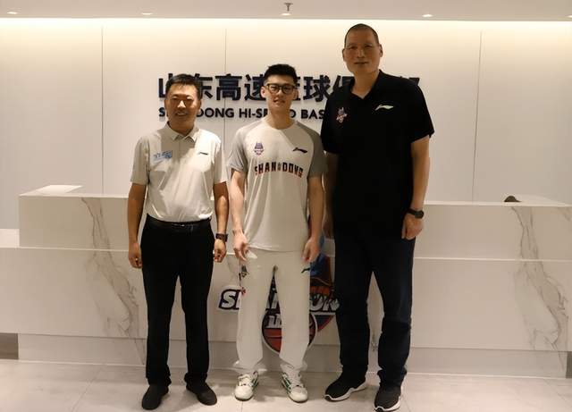 王岚嵚抵达俱乐部签署合同,辽宁发文致谢,最快9月初首秀!